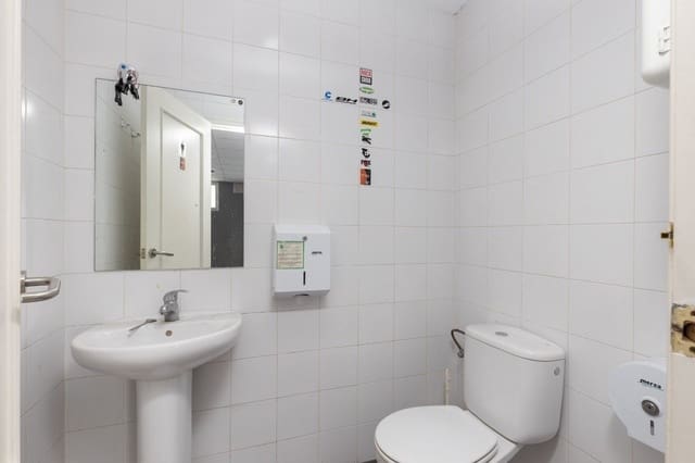 Commercial for sale in Granada city - € 149,900 (Ref: 9900363)