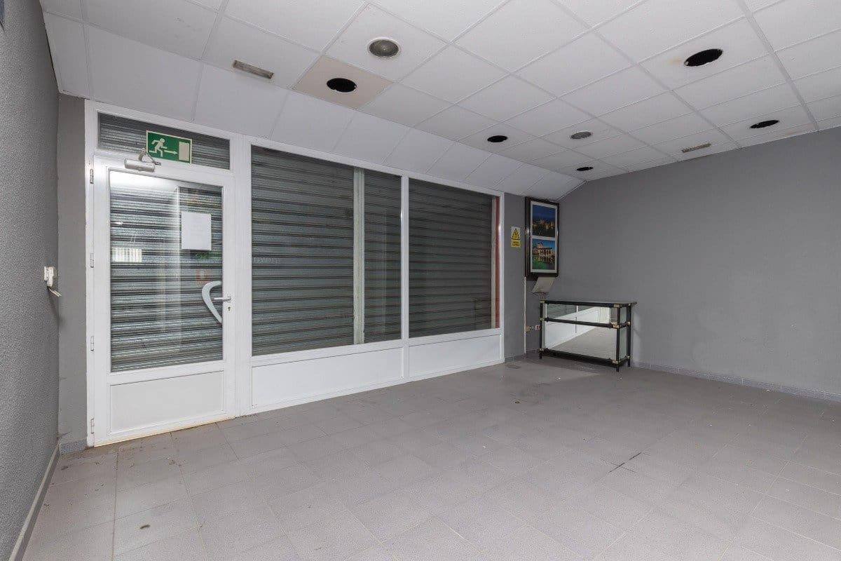 Commercial for sale in Granada city - € 149,900 (Ref: 9900363)