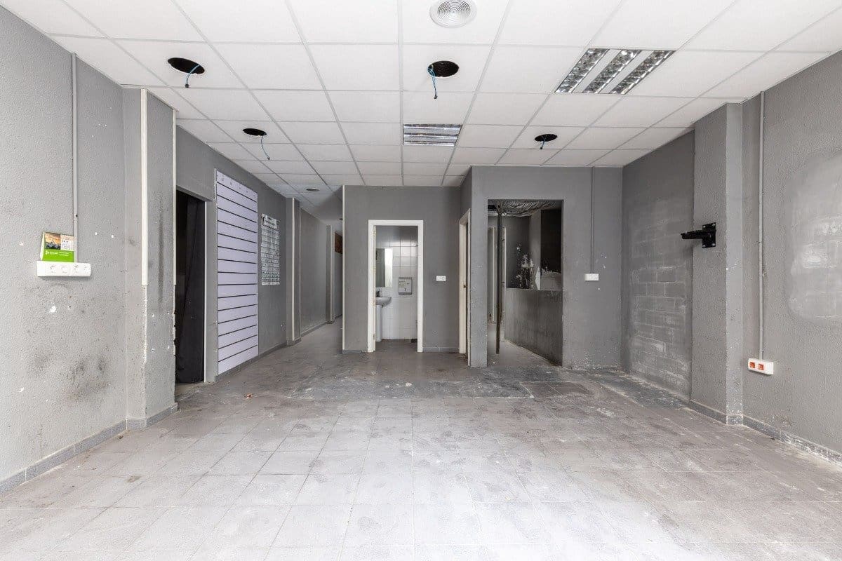Commercial for sale in Granada city - € 149,900 (Ref: 9900363)