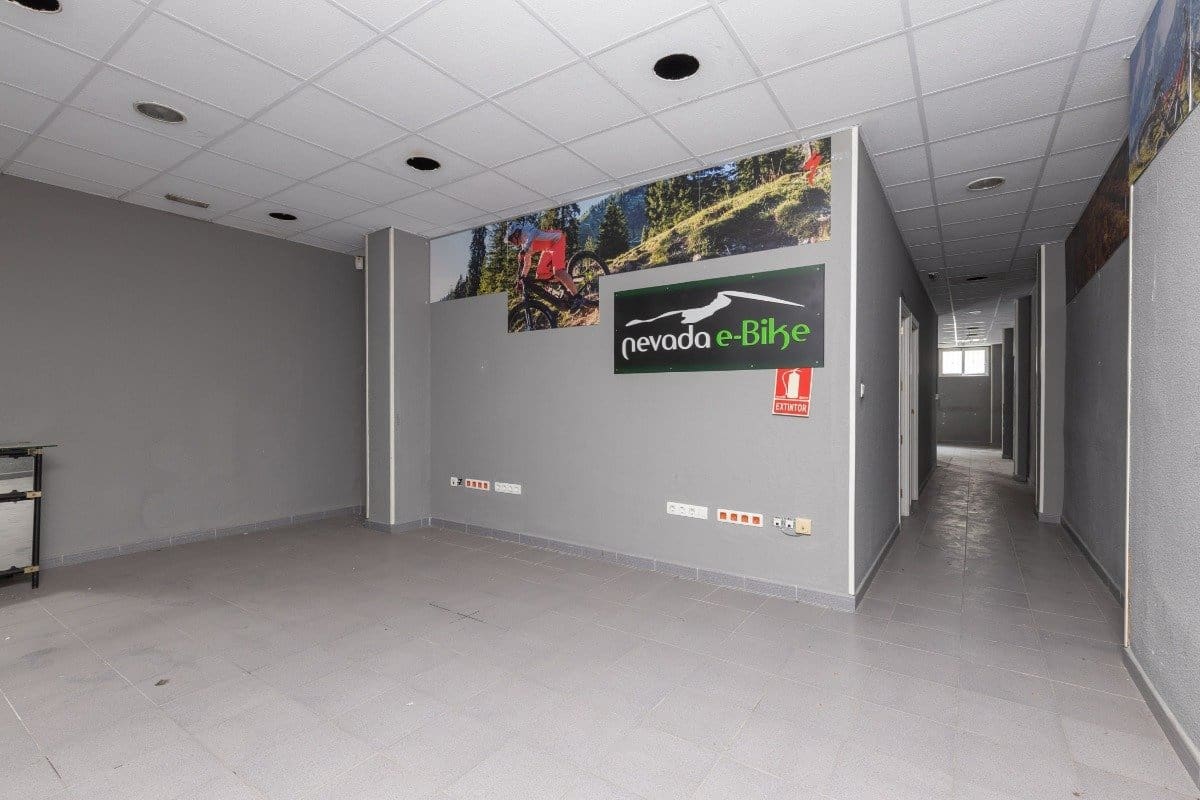 Commercial for sale in Granada city - € 149,900 (Ref: 9900363)