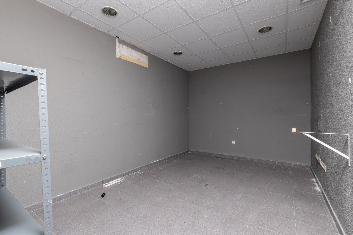 Commercial for sale in Granada city - € 149,900 (Ref: 9900363)