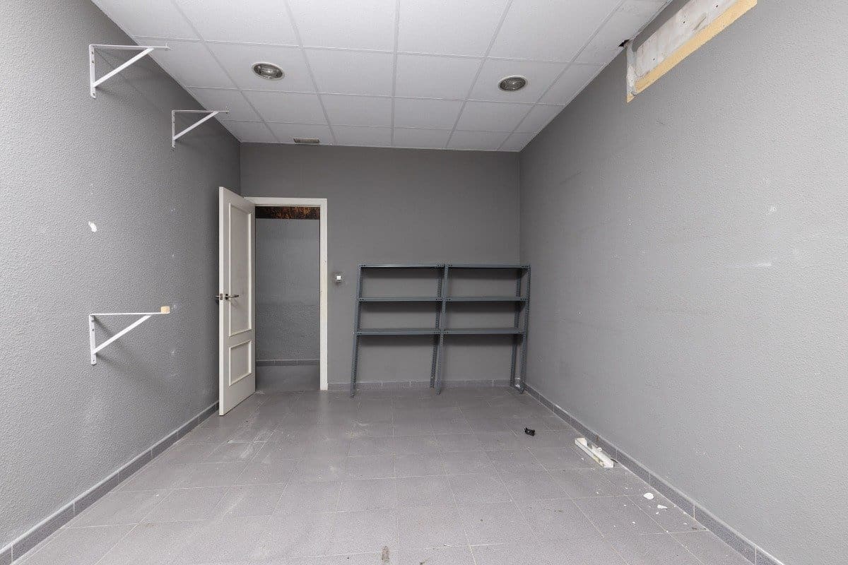 Commercial for sale in Granada city - € 149,900 (Ref: 9900363)