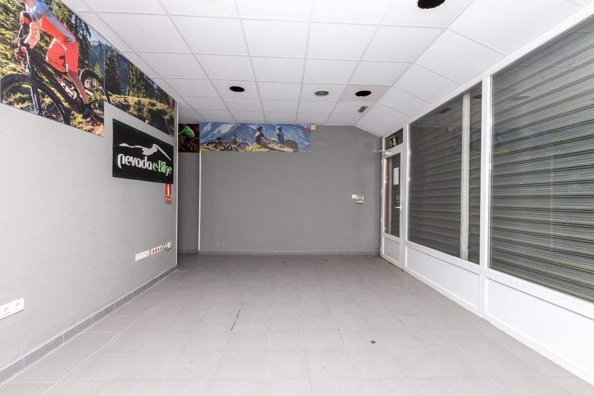 Commercial for sale in Granada city - € 149,900 (Ref: 9900363)