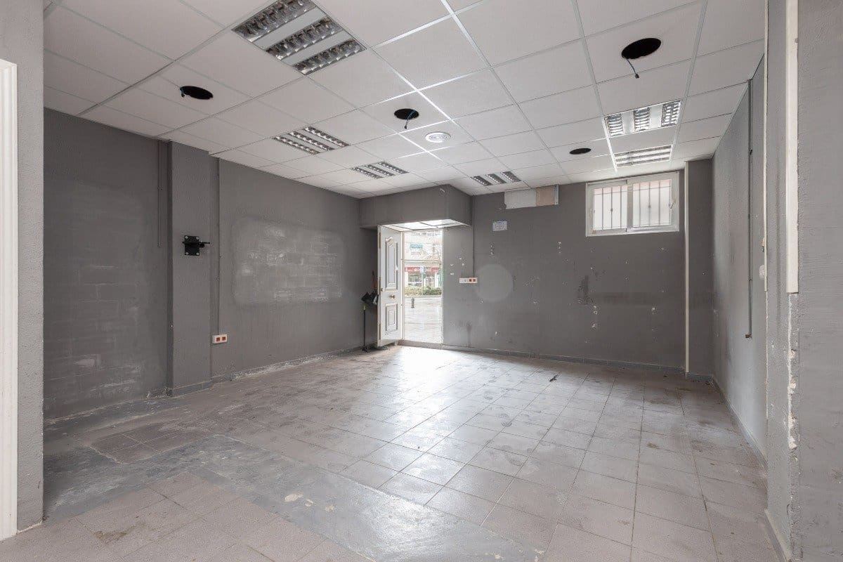 Commercial for sale in Granada city - € 149,900 (Ref: 9900363)
