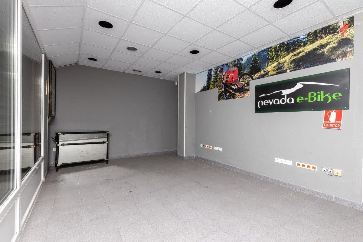 Commercial for sale in Granada city - € 149,900 (Ref: 9900363)