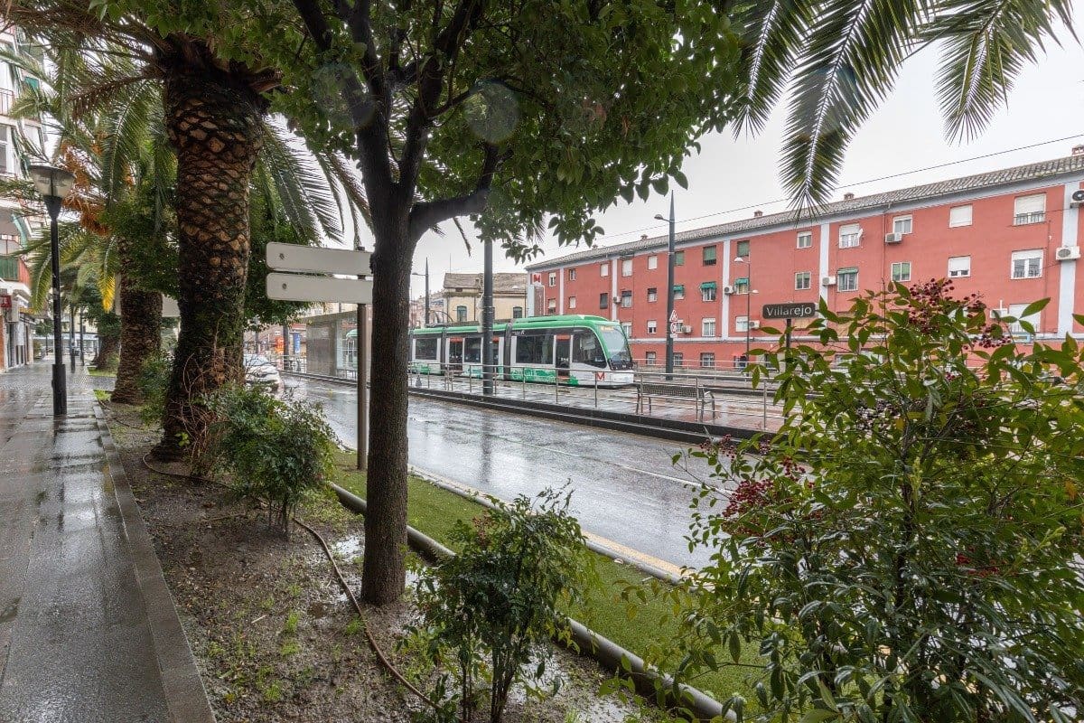 Commercial for sale in Granada city - € 149,900 (Ref: 9900363)