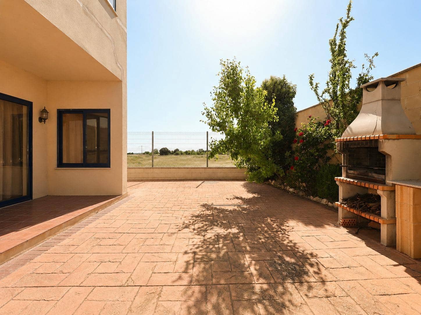 4 bedroom Villa for sale in Yebes - € 239,000 (Ref: 9970608)