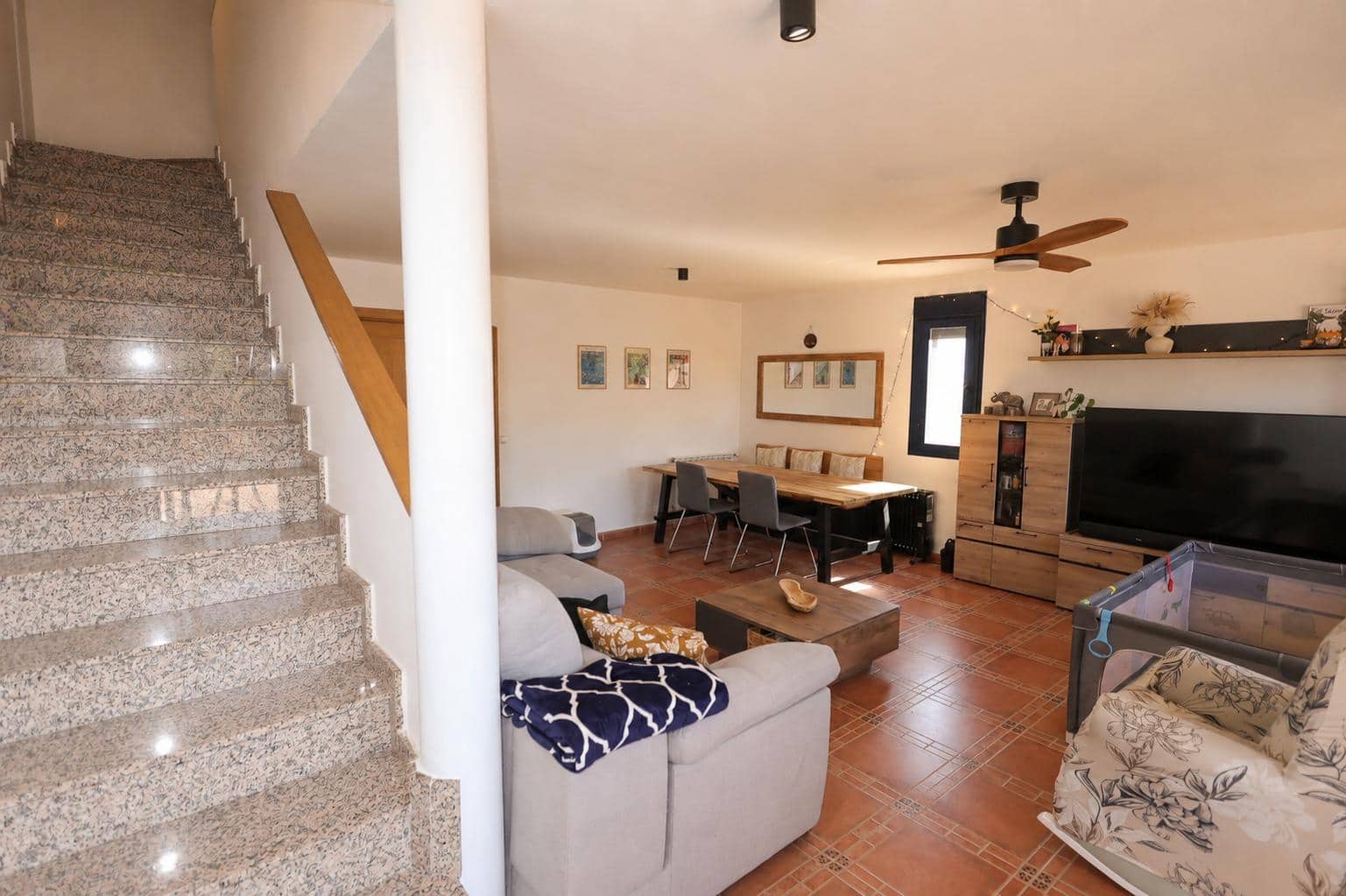 4 bedroom Villa for sale in Yebes - € 239,000 (Ref: 9970608)