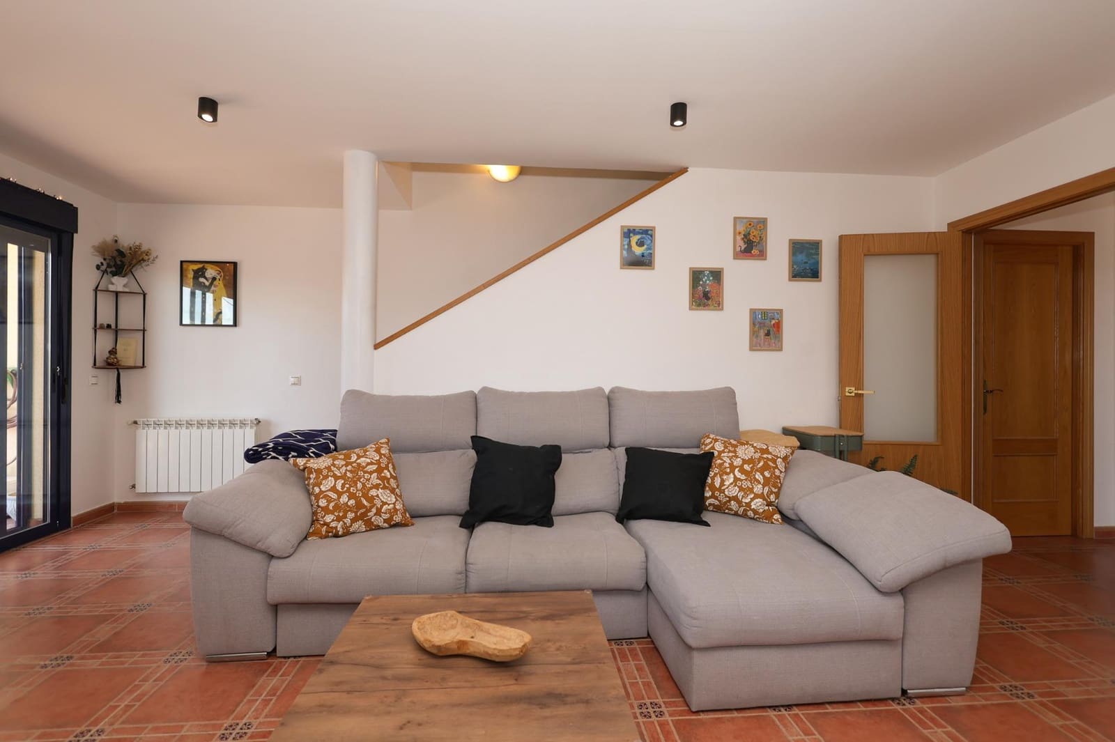 4 bedroom Villa for sale in Yebes - € 239,000 (Ref: 9970608)