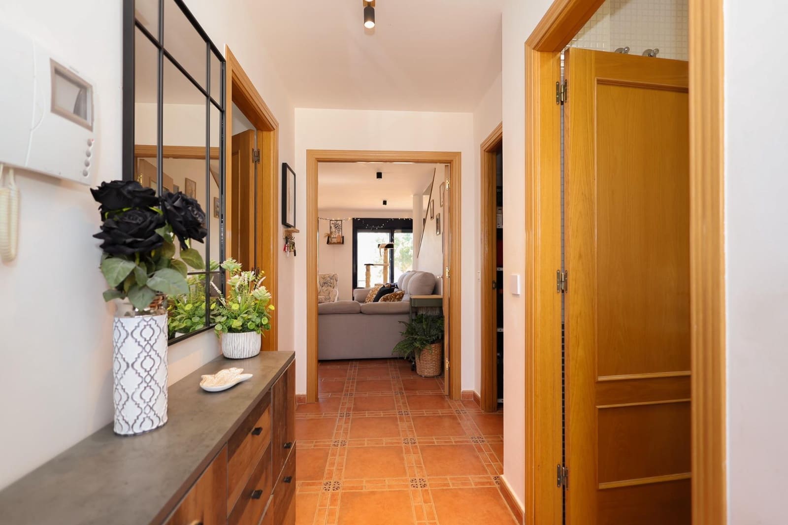 4 bedroom Villa for sale in Yebes - € 239,000 (Ref: 9970608)