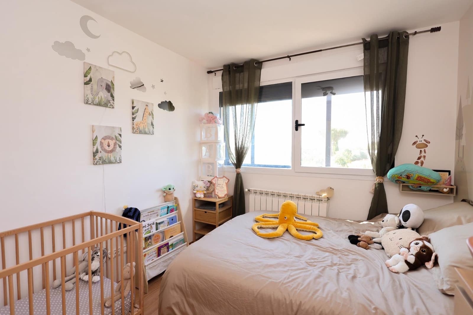 4 bedroom Villa for sale in Yebes - € 239,000 (Ref: 9970608)