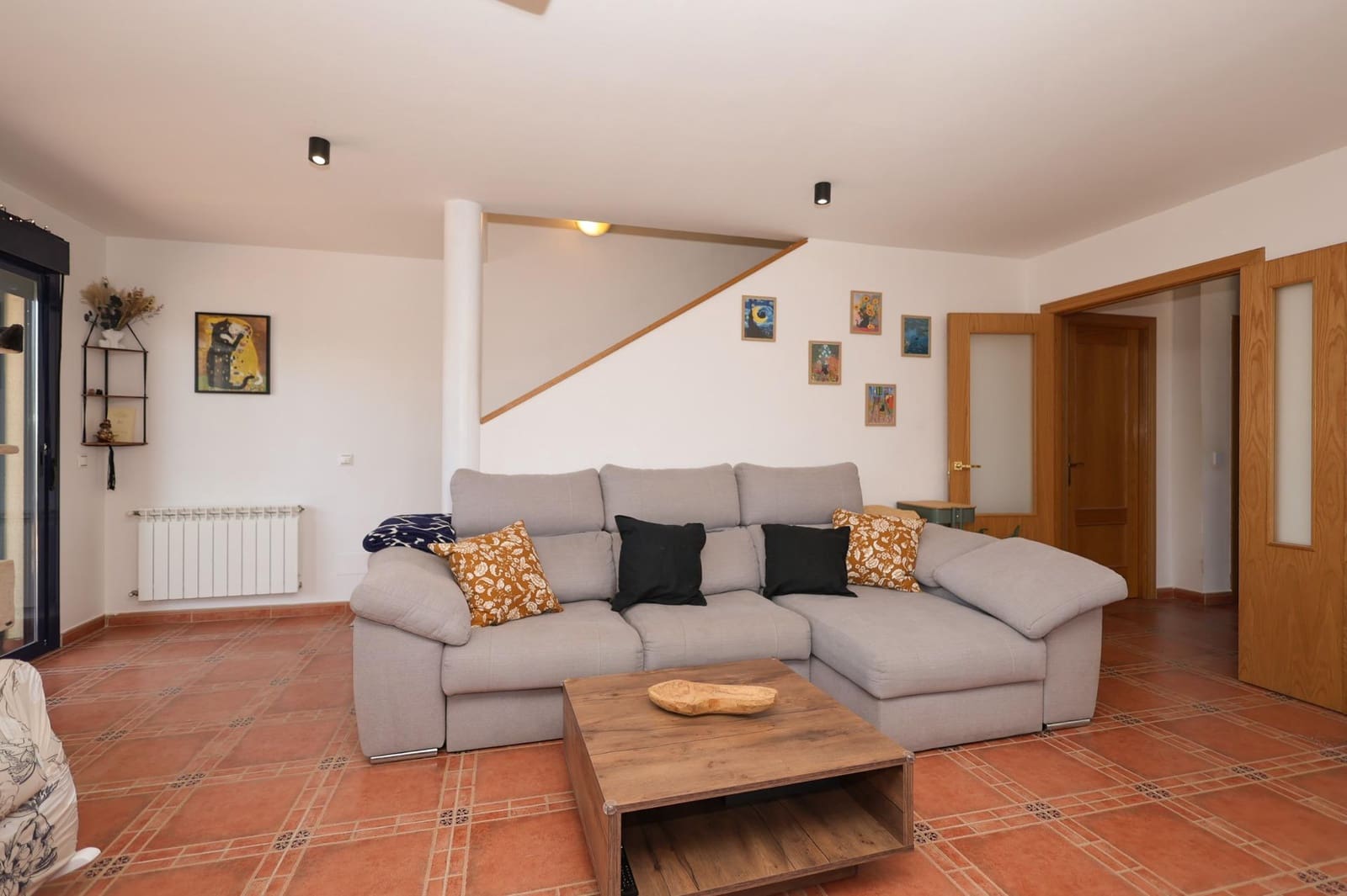 4 bedroom Villa for sale in Yebes - € 239,000 (Ref: 9970608)