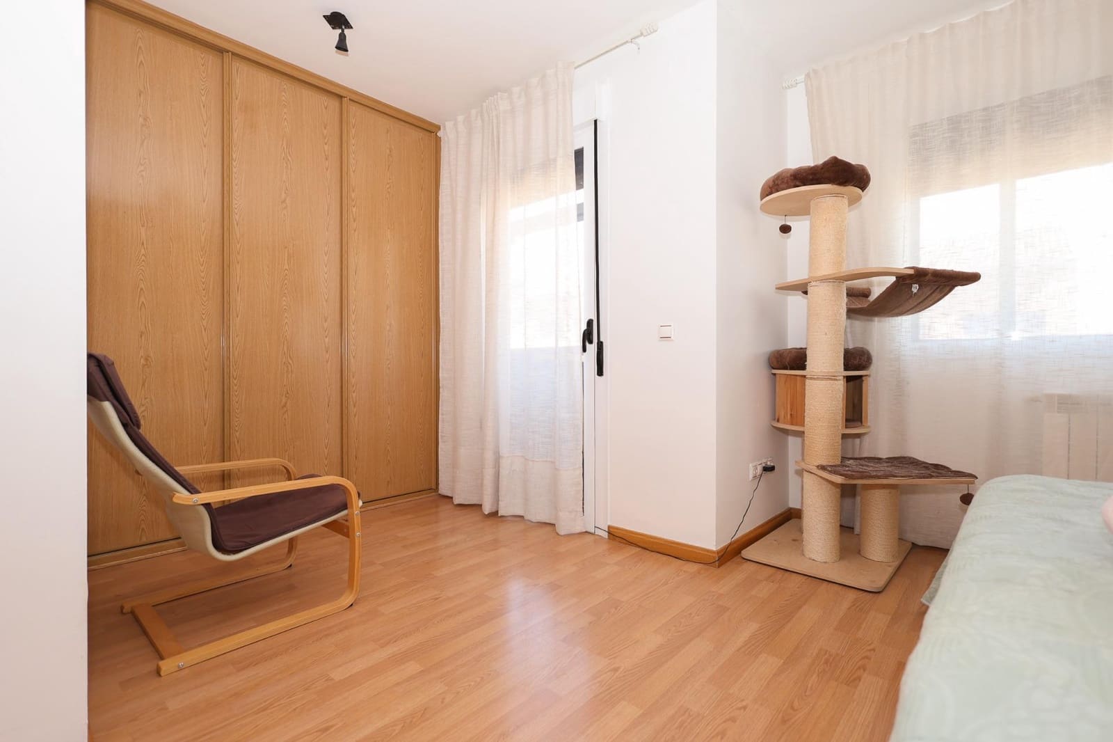 4 bedroom Villa for sale in Yebes - € 239,000 (Ref: 9970608)