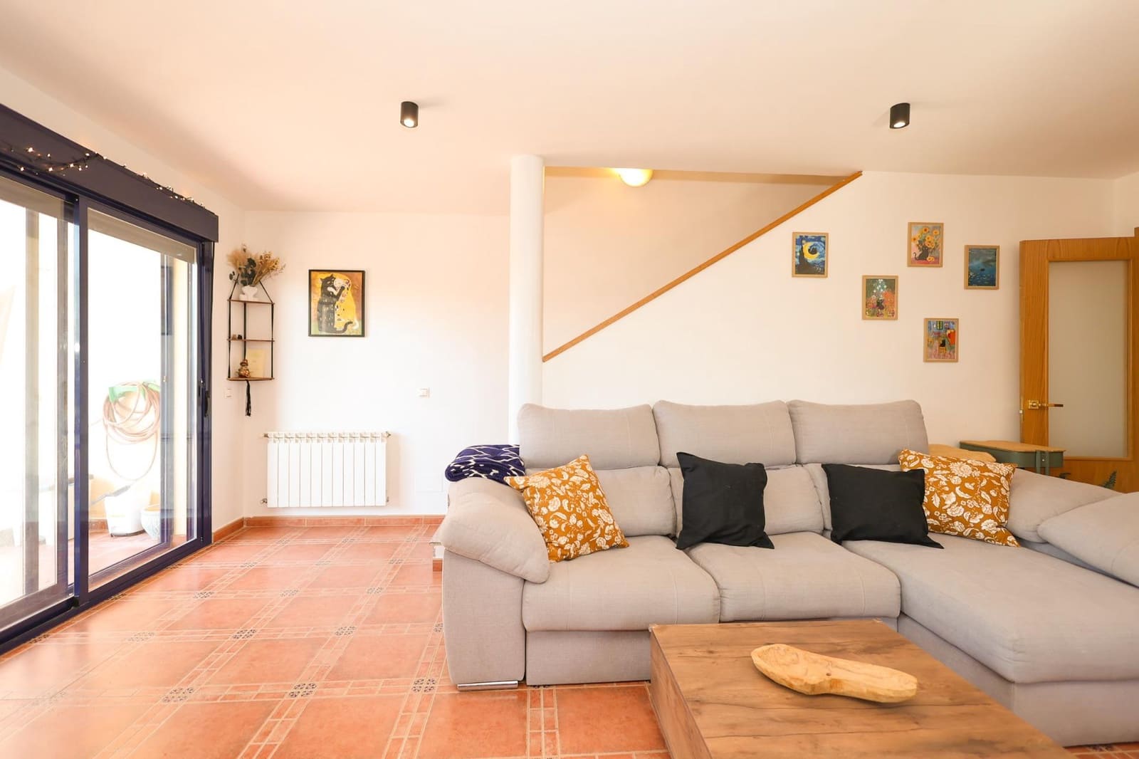 4 bedroom Villa for sale in Yebes - € 239,000 (Ref: 9970608)