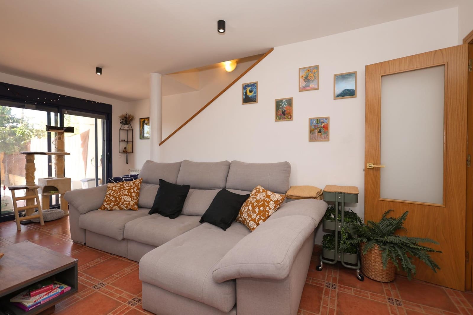 4 bedroom Villa for sale in Yebes - € 239,000 (Ref: 9970608)