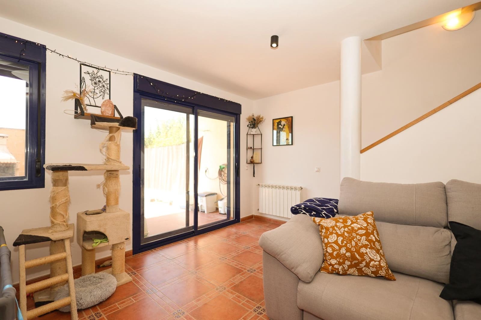 4 bedroom Villa for sale in Yebes - € 239,000 (Ref: 9970608)