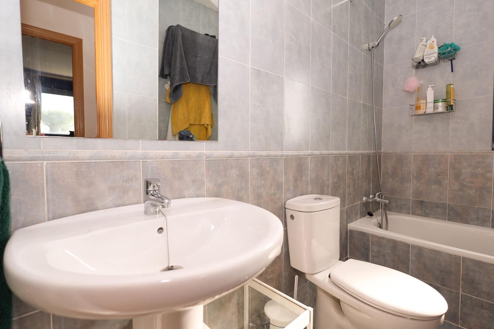 4 bedroom Villa for sale in Yebes - € 239,000 (Ref: 9970608)