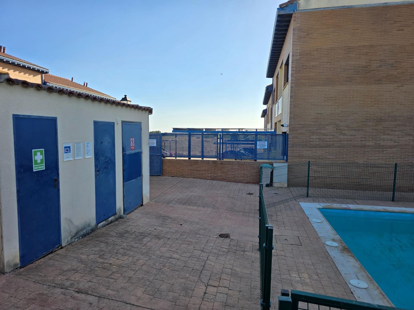 4 bedroom Villa for sale in Yebes - € 239,000 (Ref: 9970608)