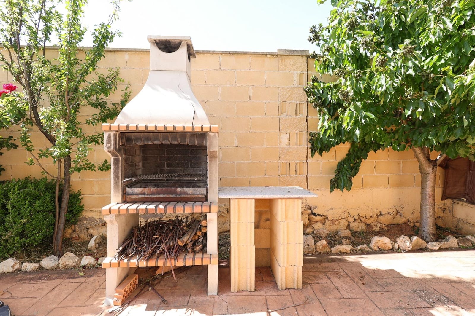 4 bedroom Villa for sale in Yebes - € 239,000 (Ref: 9970608)