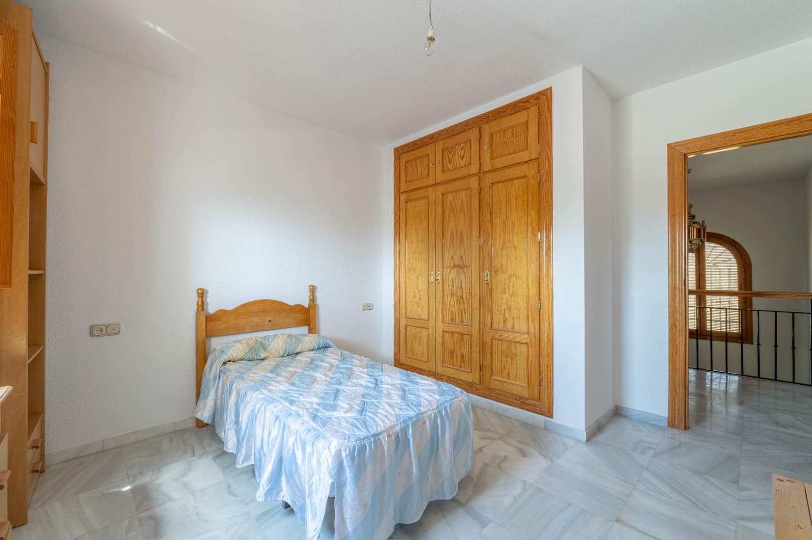 5 soverom Villa til salgs i Las Gabias med svømmebasseng garasje - € 425 000 (Ref: 9970609)