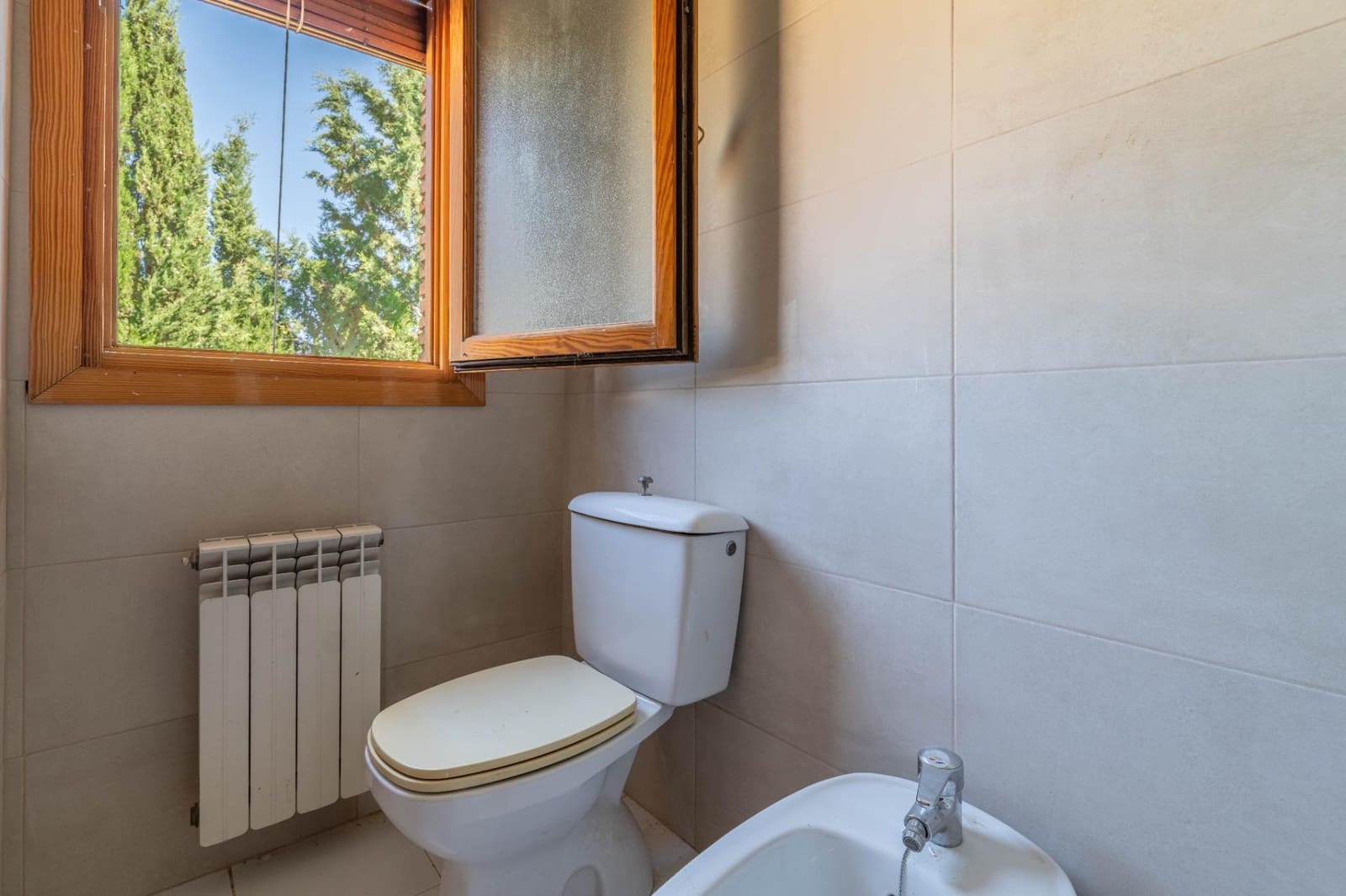 5 soverom Villa til salgs i Las Gabias med svømmebasseng garasje - € 425 000 (Ref: 9970609)