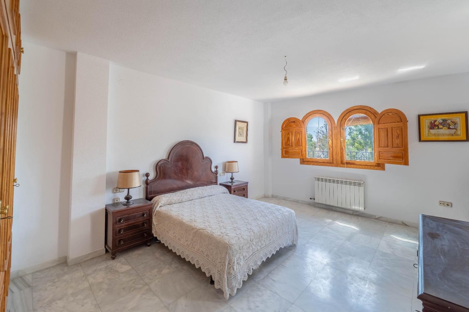 5 soverom Villa til salgs i Las Gabias med svømmebasseng garasje - € 425 000 (Ref: 9970609)