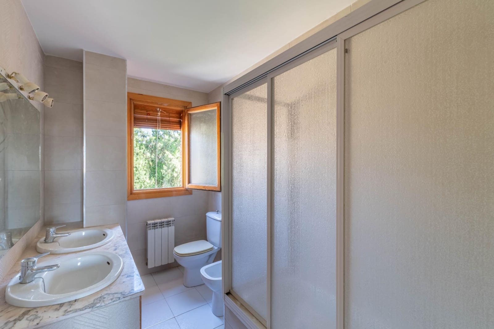 5 soverom Villa til salgs i Las Gabias med svømmebasseng garasje - € 425 000 (Ref: 9970609)