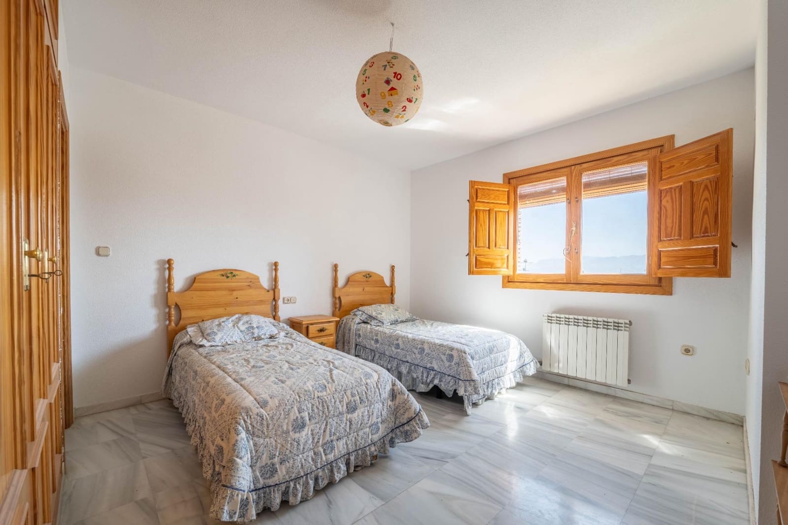 5 soverom Villa til salgs i Las Gabias med svømmebasseng garasje - € 425 000 (Ref: 9970609)