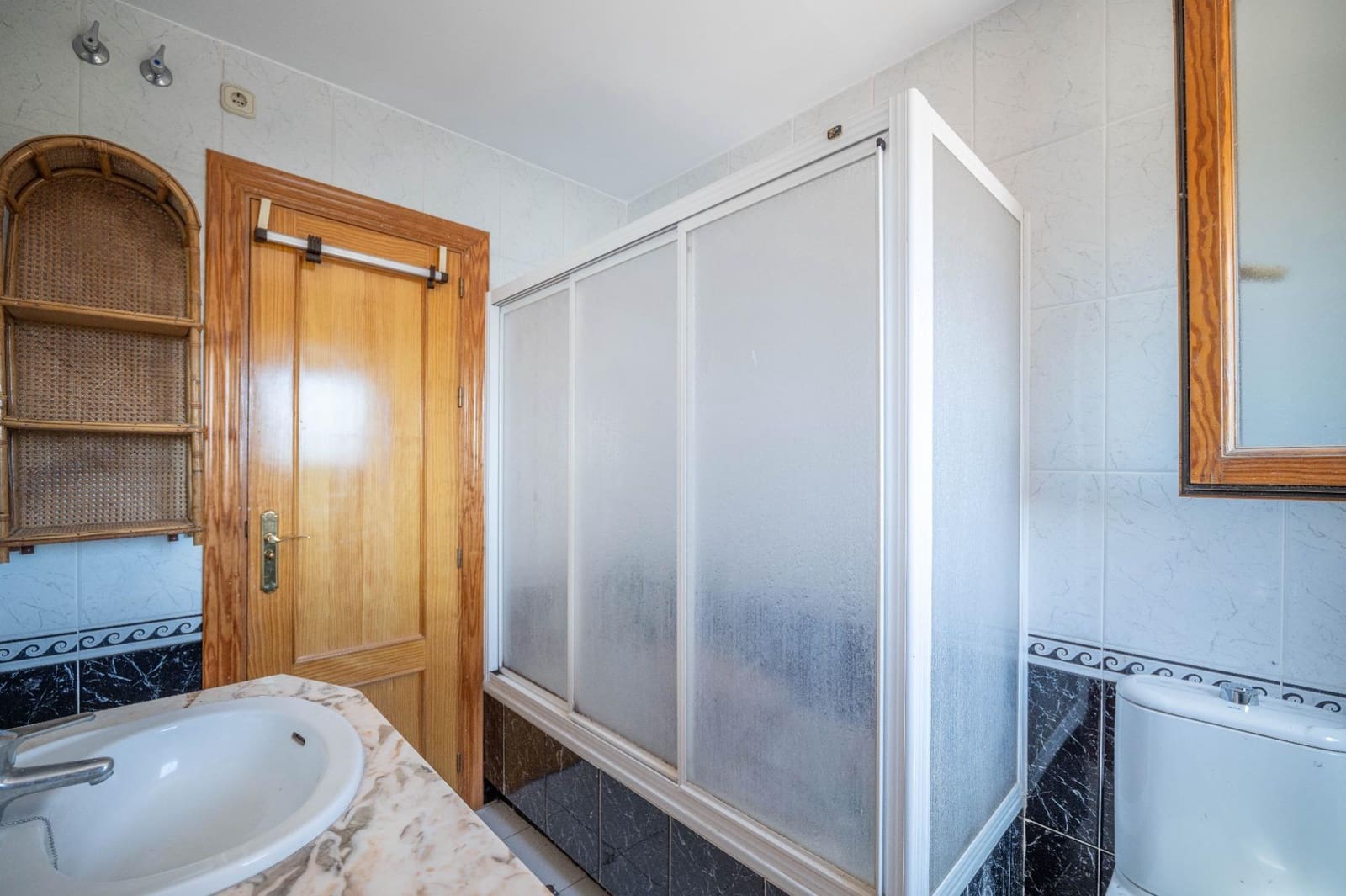5 soverom Villa til salgs i Las Gabias med svømmebasseng garasje - € 425 000 (Ref: 9970609)