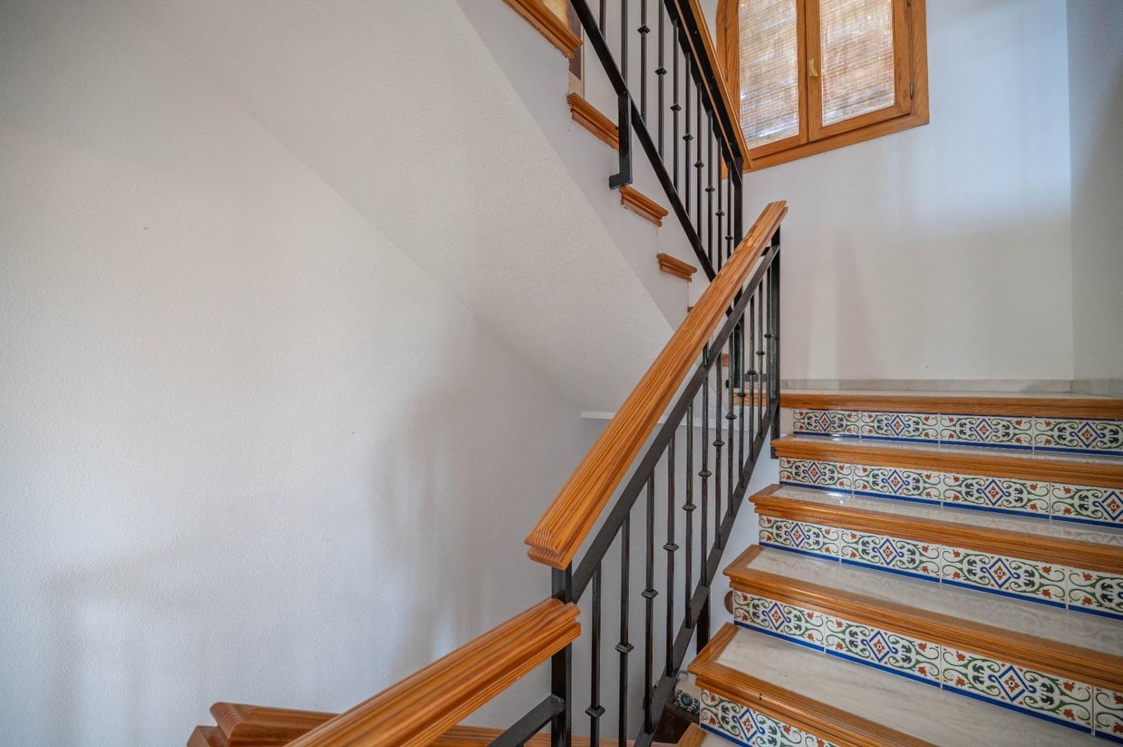 5 soverom Villa til salgs i Las Gabias med svømmebasseng garasje - € 425 000 (Ref: 9970609)