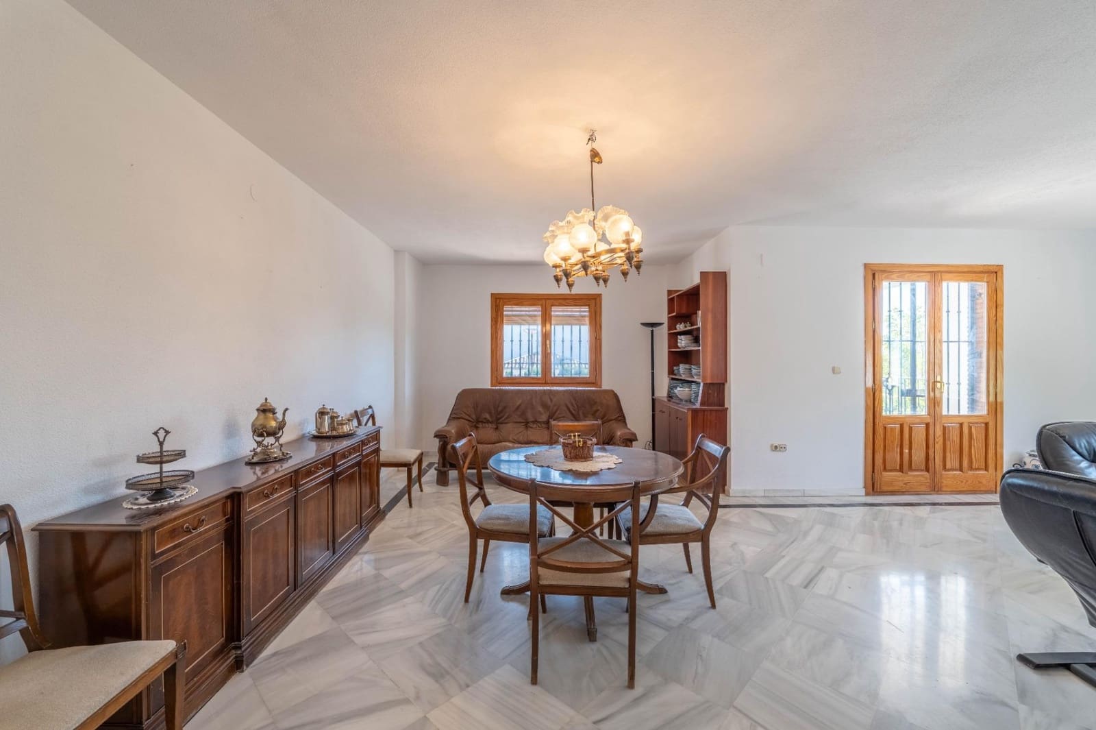 5 soverom Villa til salgs i Las Gabias med svømmebasseng garasje - € 425 000 (Ref: 9970609)