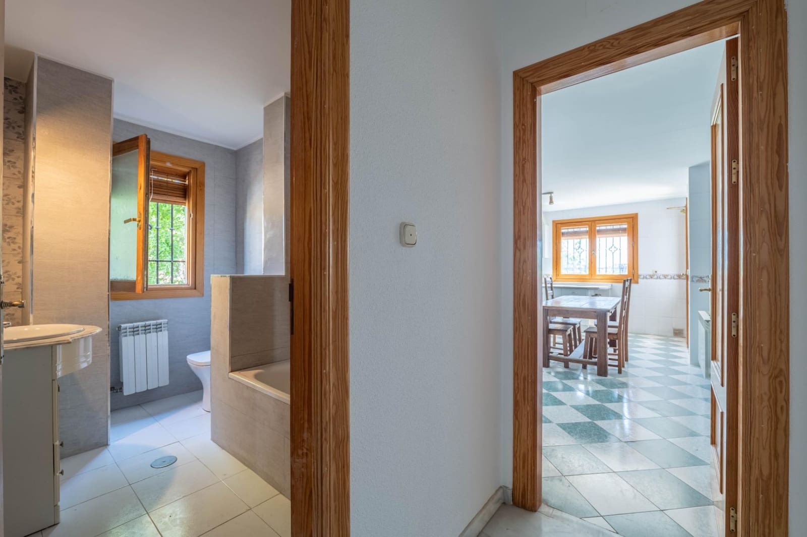 5 soverom Villa til salgs i Las Gabias med svømmebasseng garasje - € 425 000 (Ref: 9970609)
