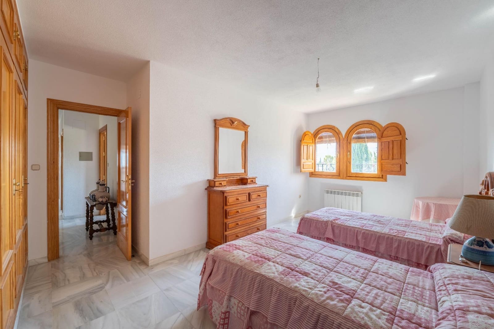 5 soverom Villa til salgs i Las Gabias med svømmebasseng garasje - € 425 000 (Ref: 9970609)