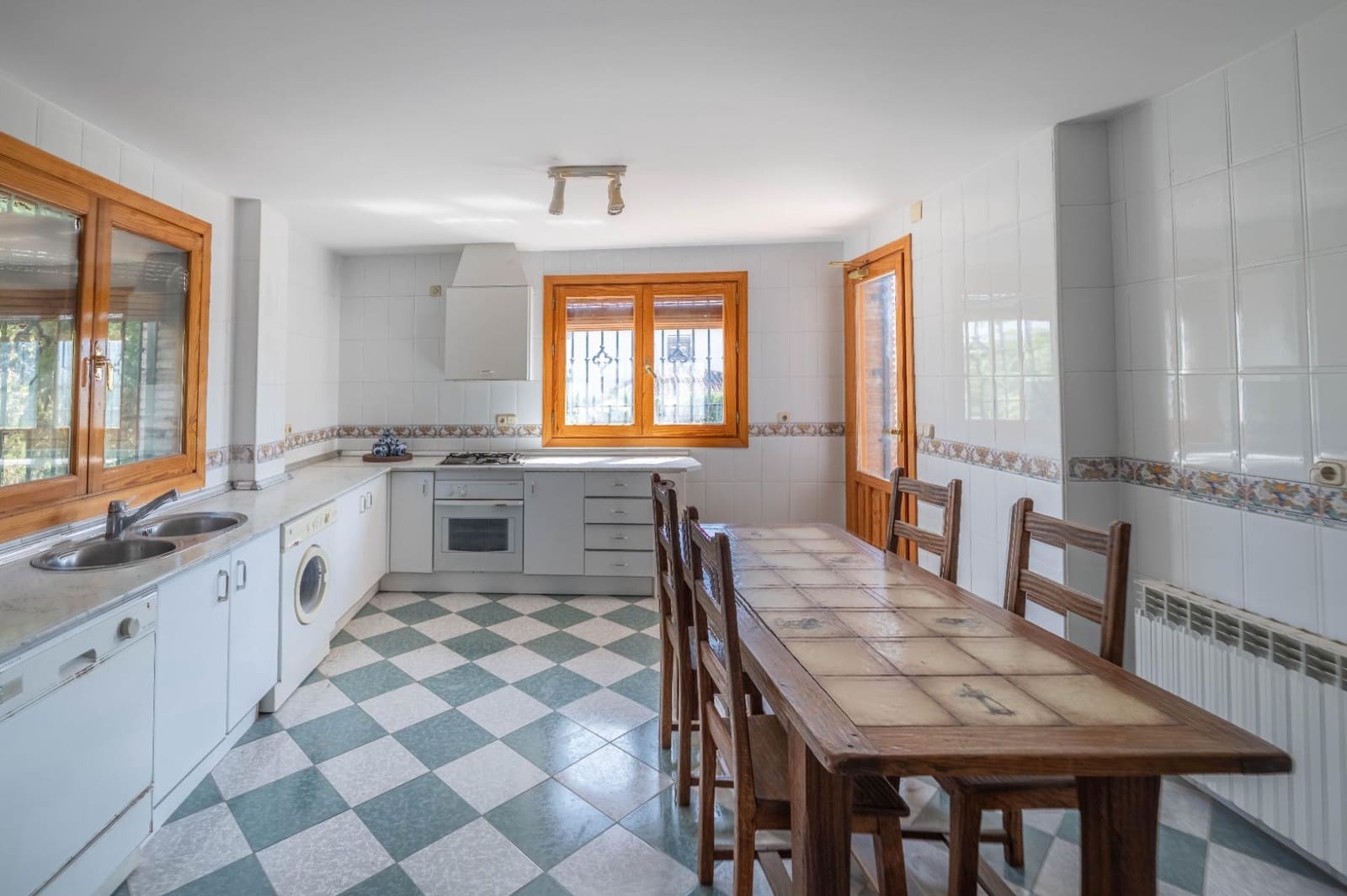 5 soverom Villa til salgs i Las Gabias med svømmebasseng garasje - € 425 000 (Ref: 9970609)