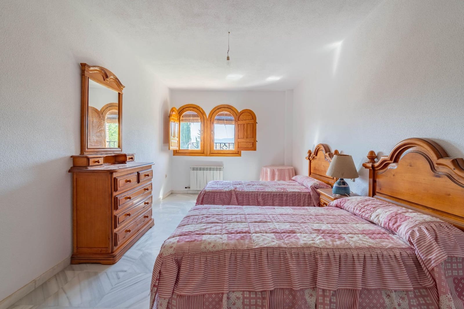 5 soverom Villa til salgs i Las Gabias med svømmebasseng garasje - € 425 000 (Ref: 9970609)