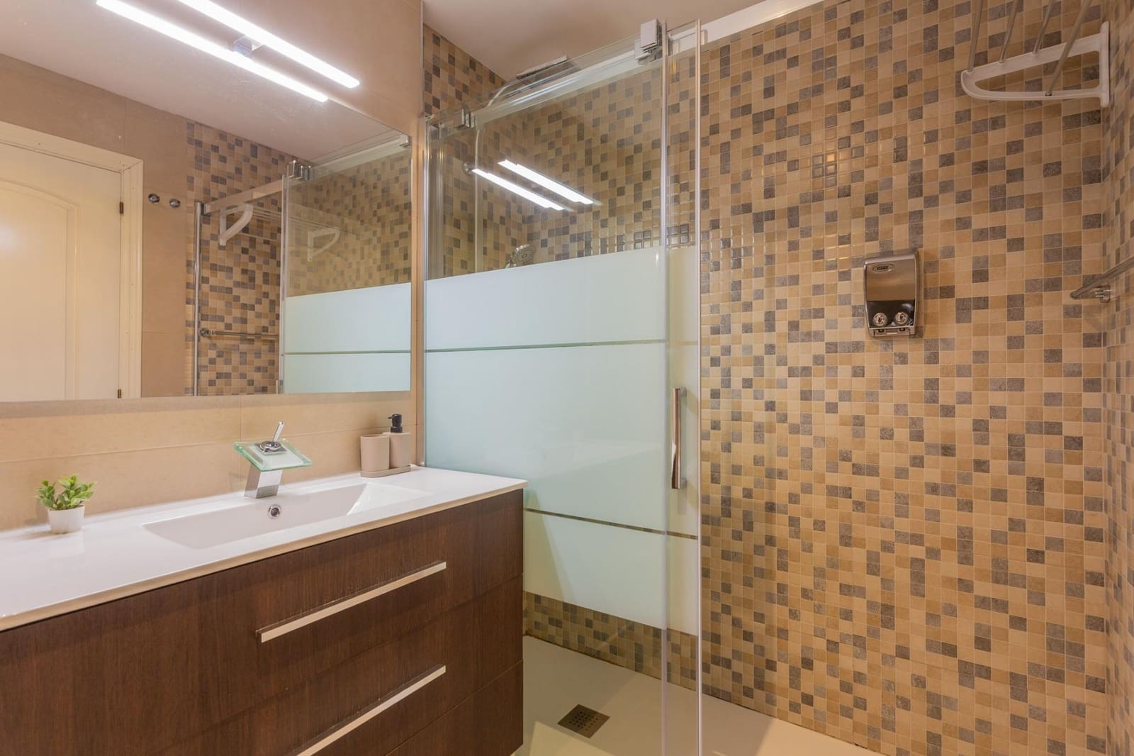 3 chambre Villa/Maison Mitoyenne à vendre à Alhendin avec piscine garage - 310 000 € (Ref: 9975431)