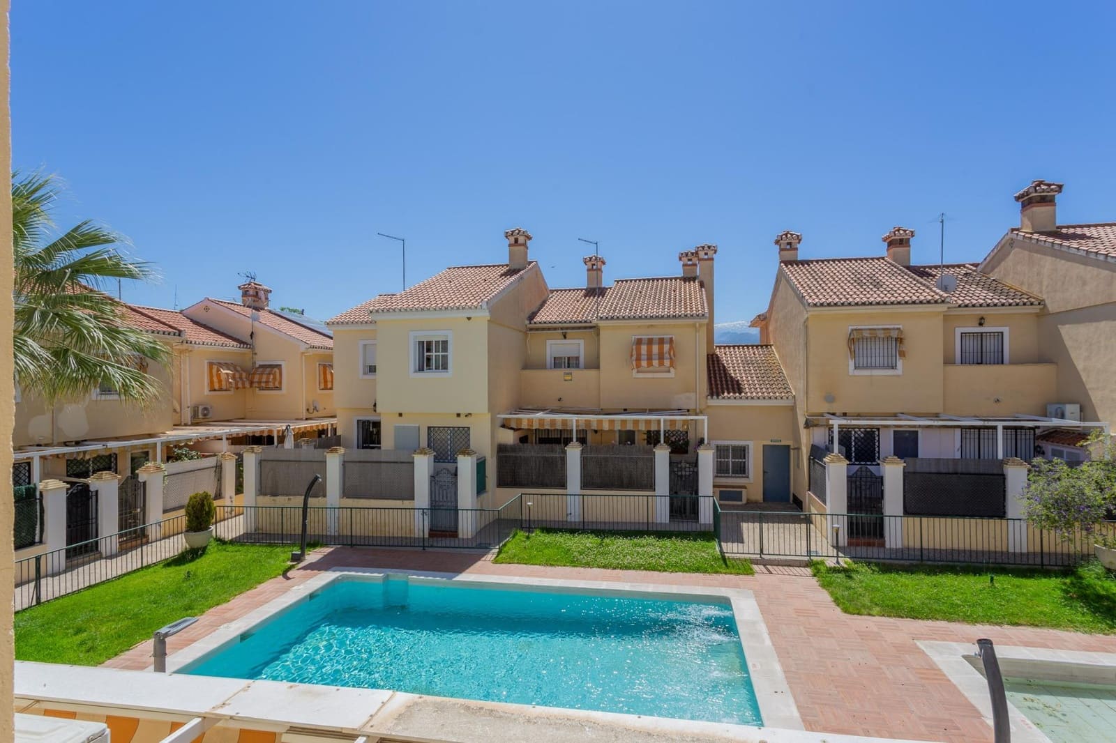 3 chambre Villa/Maison Mitoyenne à vendre à Alhendin avec piscine garage - 310 000 € (Ref: 9975431)