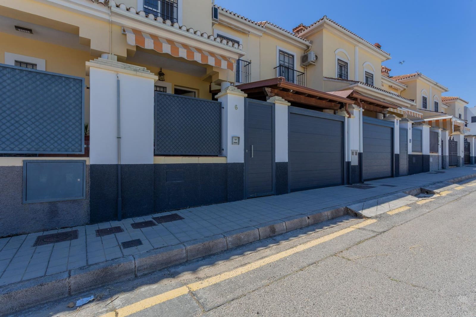 3 chambre Villa/Maison Mitoyenne à vendre à Alhendin avec piscine garage - 310 000 € (Ref: 9975431)