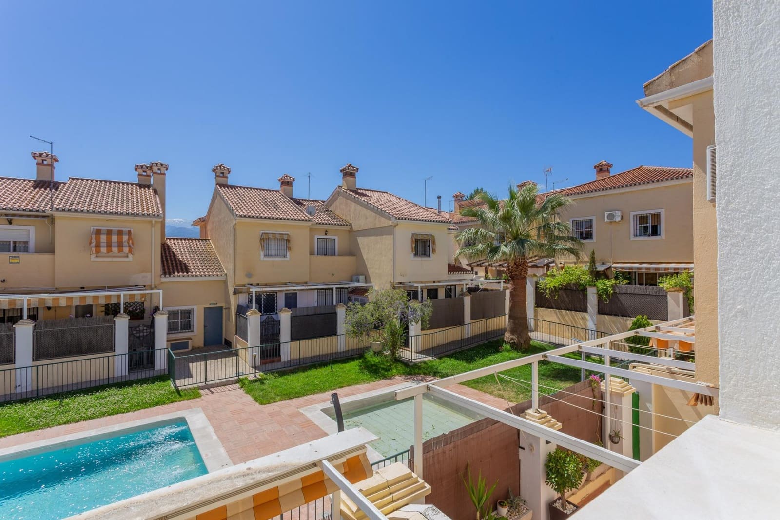 3 chambre Villa/Maison Mitoyenne à vendre à Alhendin avec piscine garage - 310 000 € (Ref: 9975431)