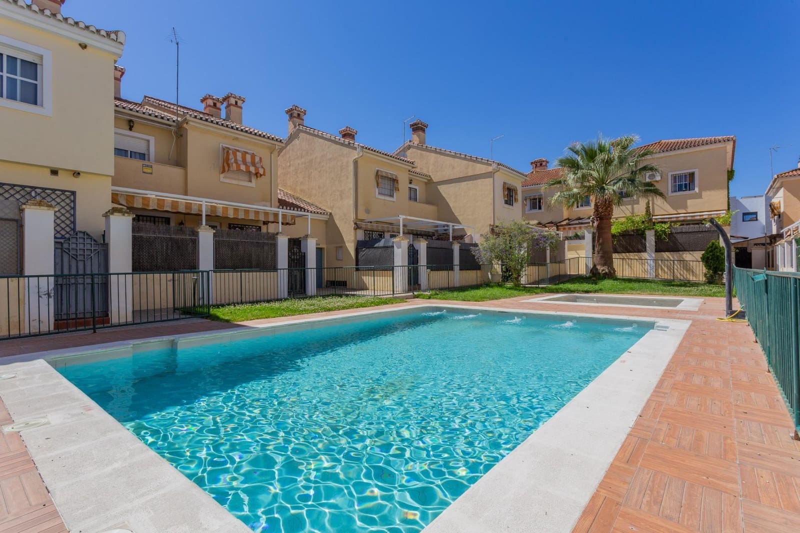 3 chambre Villa/Maison Mitoyenne à vendre à Alhendin avec piscine garage - 310 000 € (Ref: 9975431)