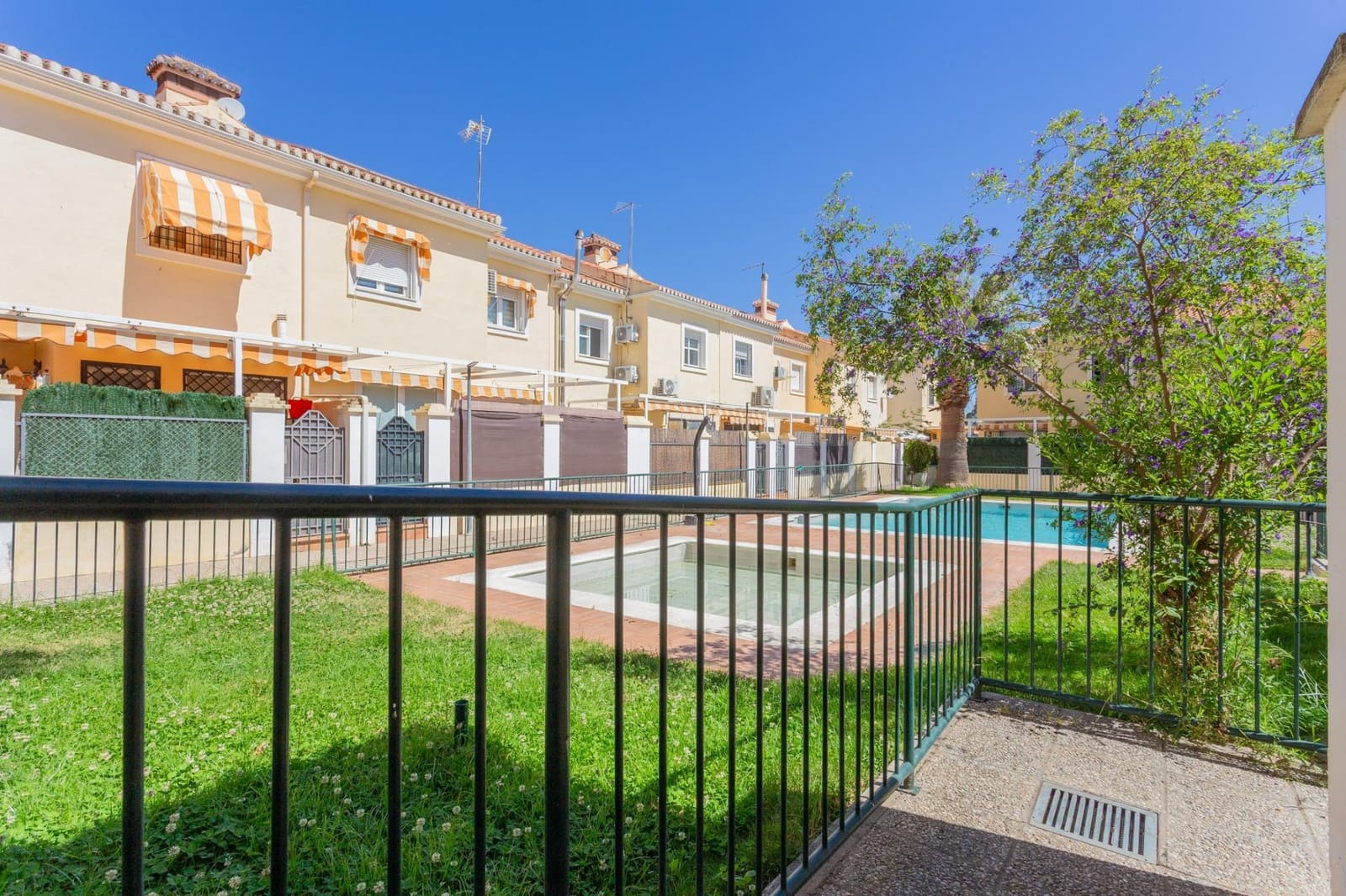 3 chambre Villa/Maison Mitoyenne à vendre à Alhendin avec piscine garage - 310 000 € (Ref: 9975431)