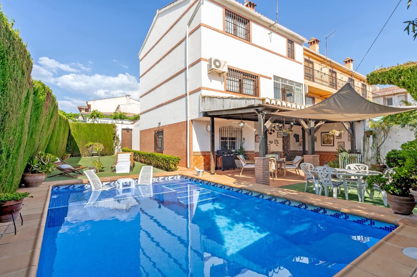 3 slaapkamer Villa te koop in Jun met zwembad - € 370.000 (Ref: 9975432)
