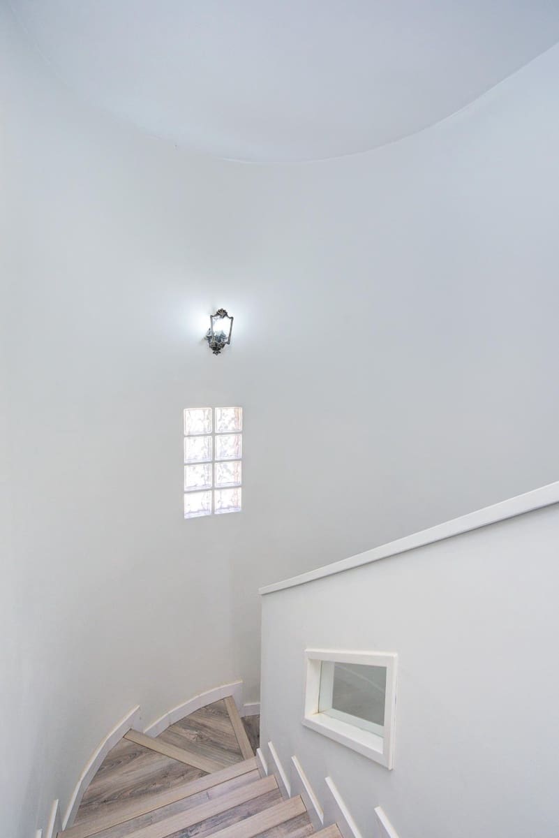 3 slaapkamer Villa te koop in Jun met zwembad - € 370.000 (Ref: 9975432)