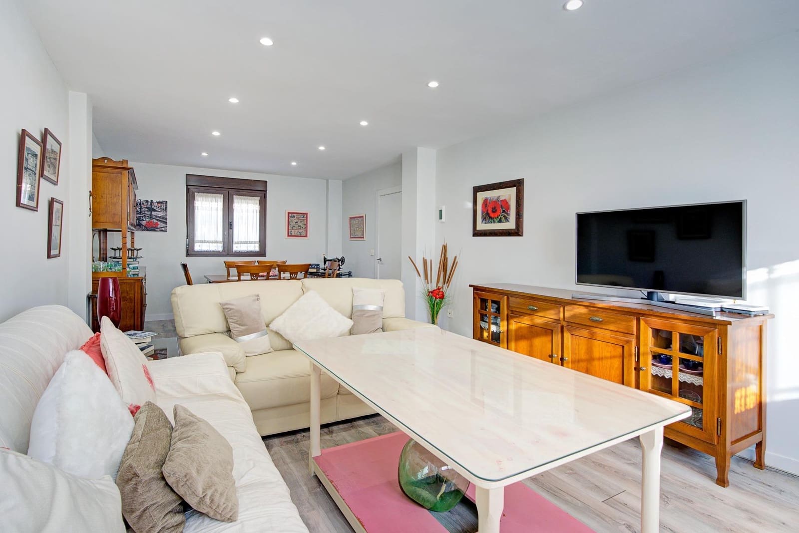 3 slaapkamer Villa te koop in Jun met zwembad - € 370.000 (Ref: 9975432)