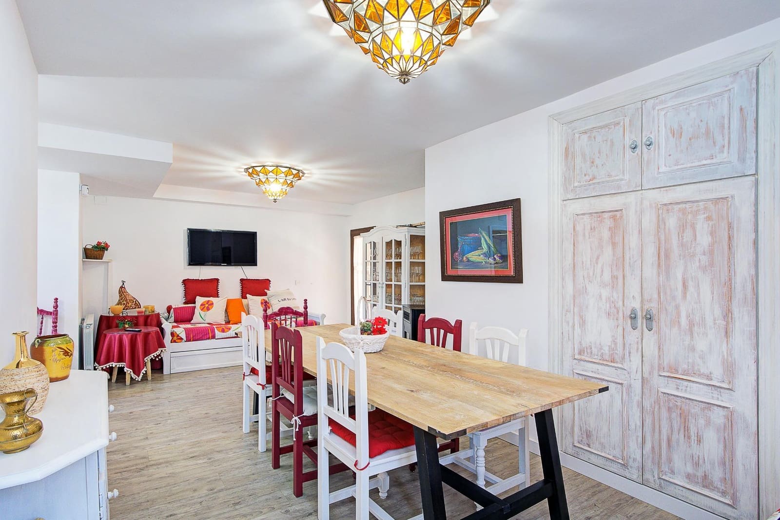 3 slaapkamer Villa te koop in Jun met zwembad - € 370.000 (Ref: 9975432)