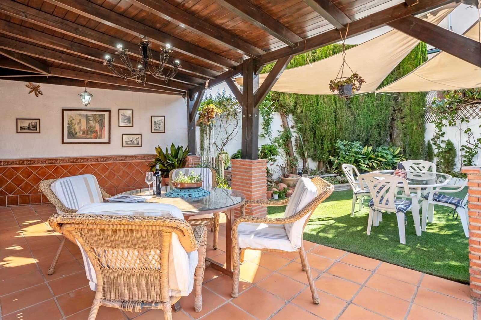 3 slaapkamer Villa te koop in Jun met zwembad - € 370.000 (Ref: 9975432)