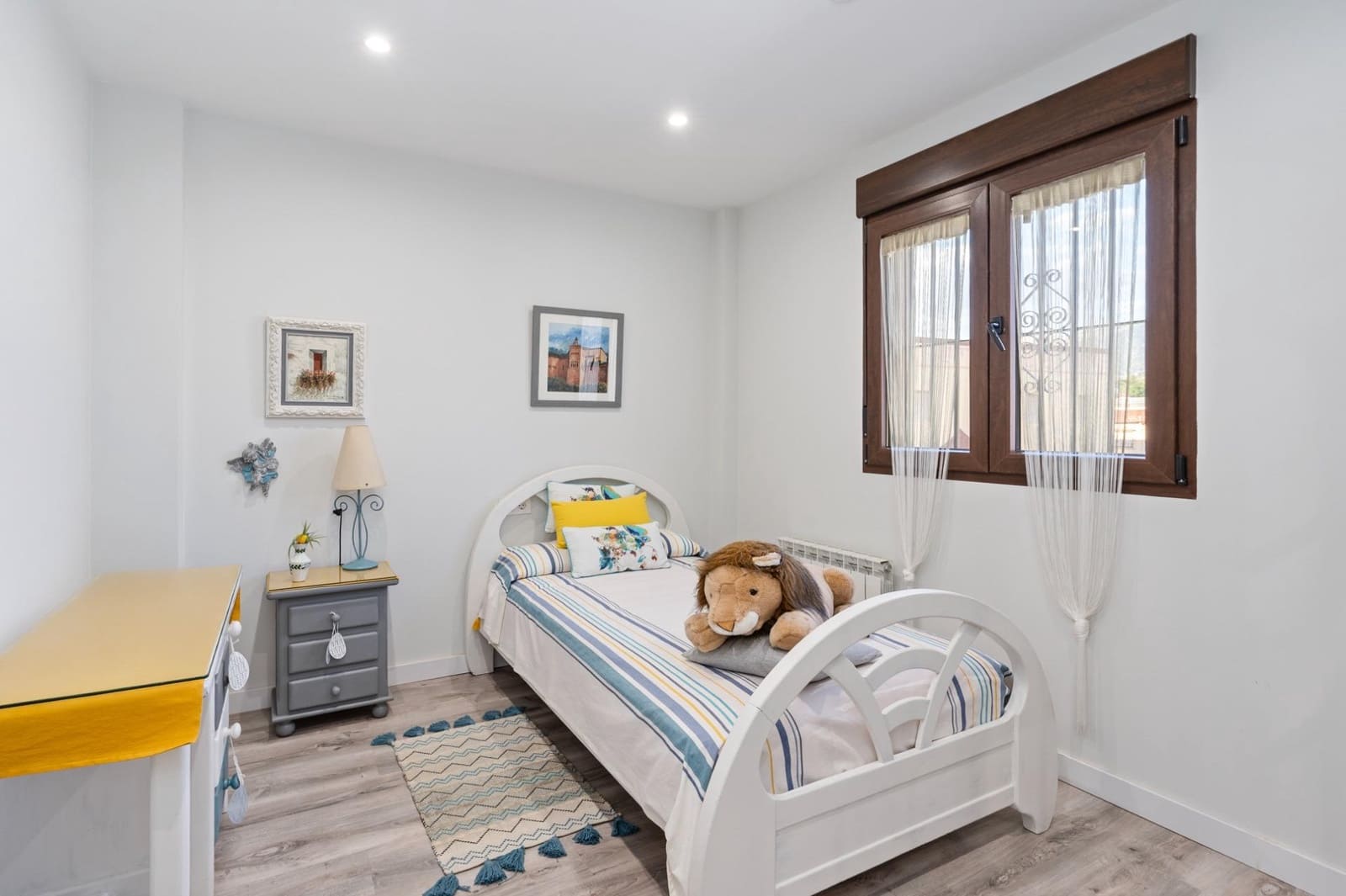 3 slaapkamer Villa te koop in Jun met zwembad - € 370.000 (Ref: 9975432)