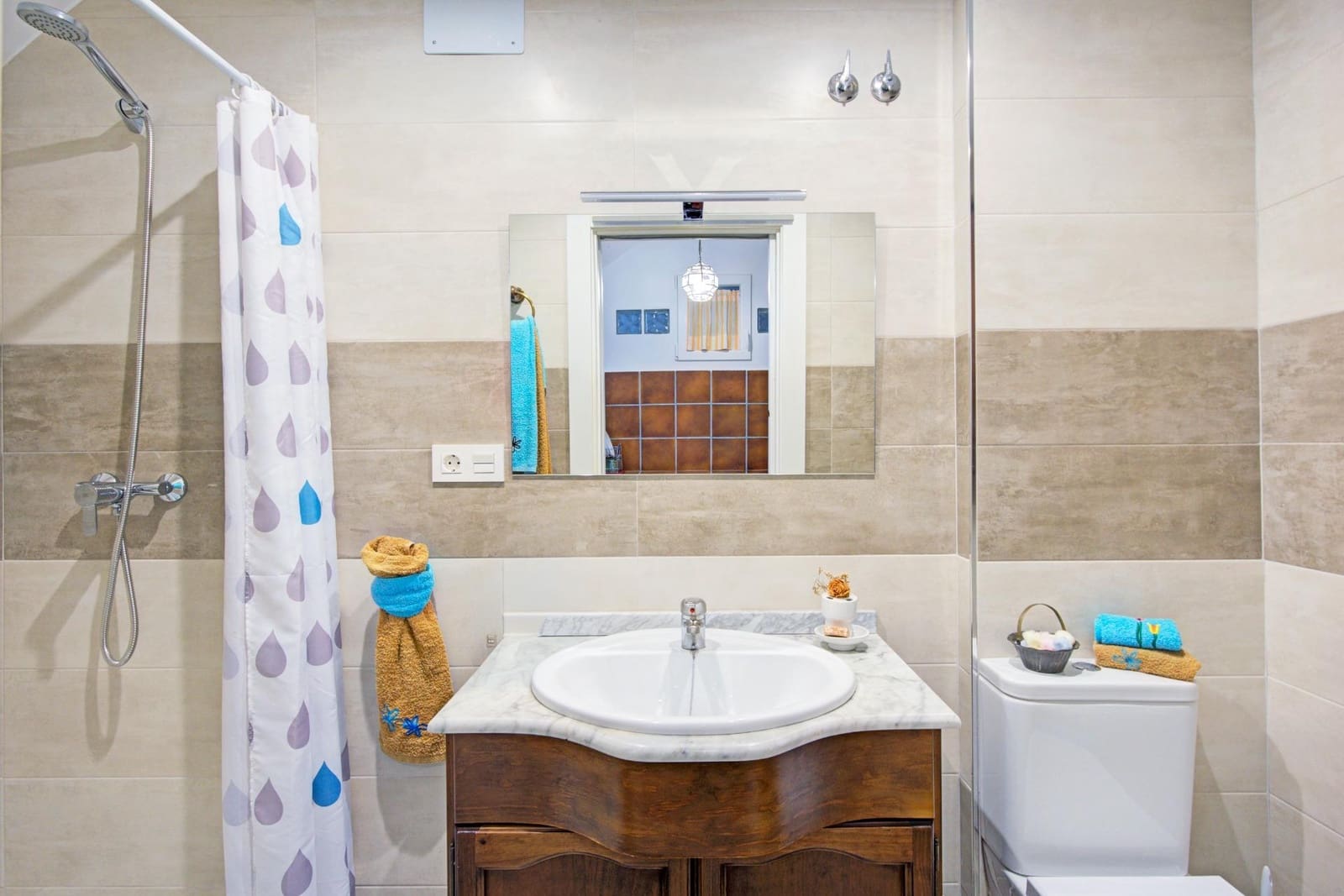 3 slaapkamer Villa te koop in Jun met zwembad - € 370.000 (Ref: 9975432)