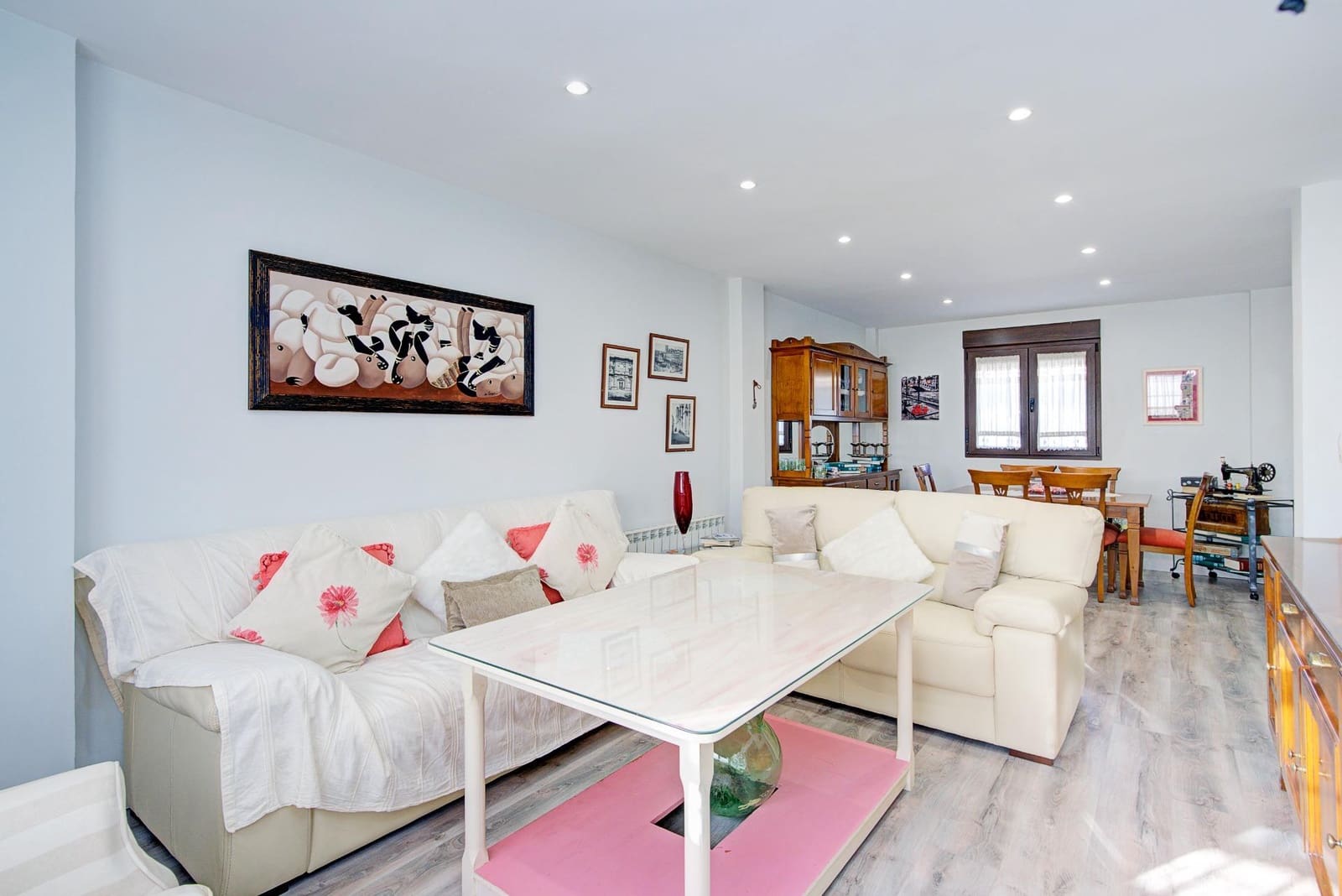 3 slaapkamer Villa te koop in Jun met zwembad - € 370.000 (Ref: 9975432)