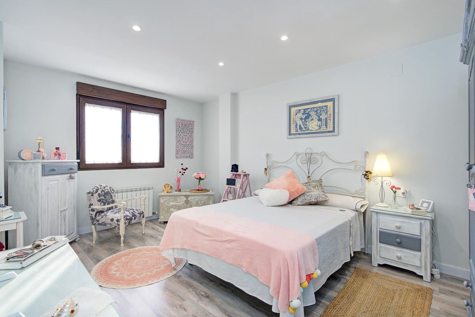 3 slaapkamer Villa te koop in Jun met zwembad - € 370.000 (Ref: 9975432)